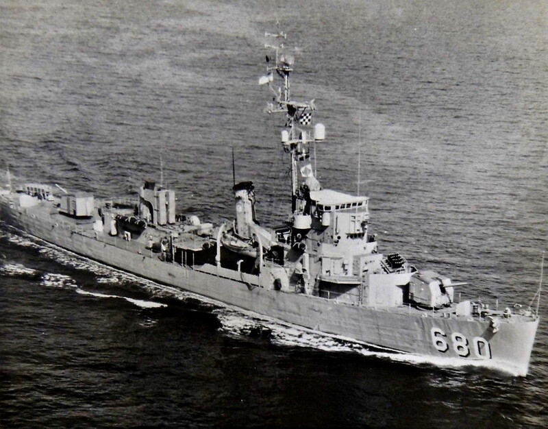 USS Loeser (DE-680) - N12525J.jpg :: USS Loeser (DE-680), Destroyer Escort, Post-WW II - US NAVY PHOTO: USS Loeser (DE-680) underway, post-war photo, date and location unknown.
