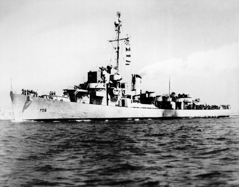 USS Major (DE-796) - N12878A.jpg :: USS Major (DE-796), Destroyer Escort, WW II - US NAVY PHOTO: USS Major (DE-796) surface 3/4 bow view.
