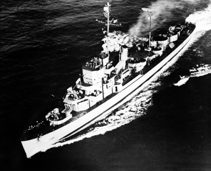 USS Major (DE-796) - N12878B.jpg :: USS Major (DE-796), Destroyer Escort, WW II - US NAVY PHOTO: USS Major (DE-796) aerial 3/4 bow, underway.