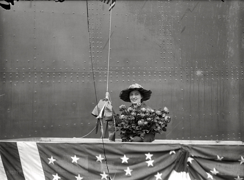 USS Mississippi (BB-41) - N3116B.jpg :: USS Mississippi (BB-41), Battleship, WW I - US NAVY PHOTO: USS Mississippi (BB-41) launching at Newport News. Miss Camille McBeath, sponsor, 25 Jan 1917.