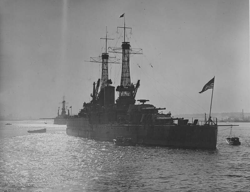 USS Mississippi (BB-41) - N3116C.jpg :: USS Mississippi (BB-41), Battleship, Post-WW I - US NAVY PHOTO: The USS Mississippi (BB-41) with the USS New Mexico (BB-40) in the background, awaiting the overseas fleet in the Hudson River, Dec 1918.