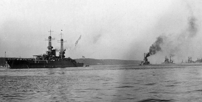 USS Mississippi (BB-41) - N3116D.jpg :: USS Mississippi (BB-41), Battleship, WW I - US NAVY PHOTO: Return of the Victory Fleet to New York City. The USS Mississippi (BB-41), USS New Mexico (BB-40) & USS Missouri (BB-11) (turning) with other battleships trailing on 23 Dec 1918.