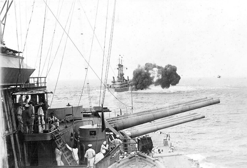 USS Mississippi (BB-41) - N3116H.jpg :: USS Mississippi (BB-41), Battleship, Post-WW I - US NAVY PHOTO: USS Arizona (BB-39) firing a salvo of 14\