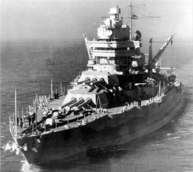 USS Mississippi (BB-41) - N3118M.jpg :: USS Mississippi (BB-41), Battleship, Post-WW I - US NAVY PHOTO: Bow view of the USS Mississippi (BB-41) in an undated pre-WW II photo. The New Mexico (BB-40 / 42) class were distinctive in their superstructure arrangement after their 1930's rebuild. Note that she still mounts a range dial, mounted above the bridge. This and those remaining on other older battleships, were removed at the beginning of WW II.
