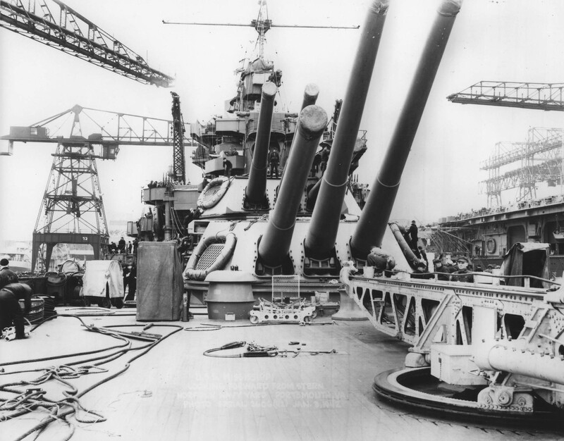 USS Mississippi (BB-41) - N3120K.jpg :: USS Mississippi (BB-41), Battleship, WW II - US NAVY PHOTO: Looking fwd. from stern at the USS Mississippi (BB-41) at Norfolk Navy Yard, Portsmouth, VA. 3 Jan 1942. The USS Wasp (CV-7) is alongside.