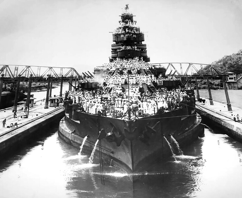 USS Mississippi (BB-41) - N38000H.jpg :: USS Mississippi (BB-41), Battleship, WW II - US NAVY PHOTO: USS Mississippi (BB-41) appears here on 8 Oct 1945 entering Miraflores Lock as she crosses over from the Pacific to the Atlantic.