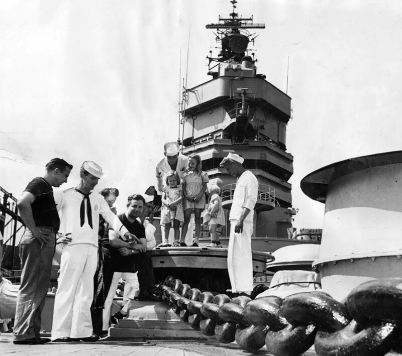 USS Mississippi (BB-41) - N38000M.jpg :: USS Mississippi (BB-41), Battleship, Post-WW II - US NAVY PHOTO: Former battleship holds open house, 31 Aug 1948. The USS Mississippi (AG-128), now a gunnery ship, is open to the public after docking in New York. In the foreground, Billy Ramsey, of Leaksville, N.C., tells visitors that each link in the anchor chain weighs 97 pounds.