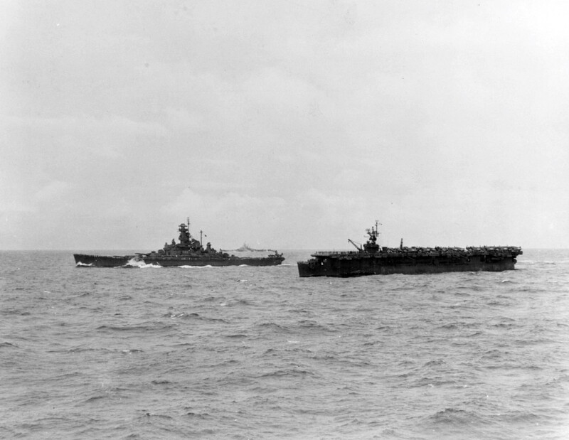 USS Monterey (CVL-26) - N612D.jpg :: USS Monterey (CVL-26), Light Aircraft Carrier, WW II - US NAVY PHOTO: Gilberts Operation, 12 Nov 1943. Ships of Task Force 50 en route to the Gilberts and Marshalls to support the invasions of Makin and Tarawa. Ships are (l-r): USS Alabama (BB-60); USS Indiana (BB-58), in distance, camouflaged; and USS Monterey (CVL-26). Photographed from USS Lexington (CV-16).
