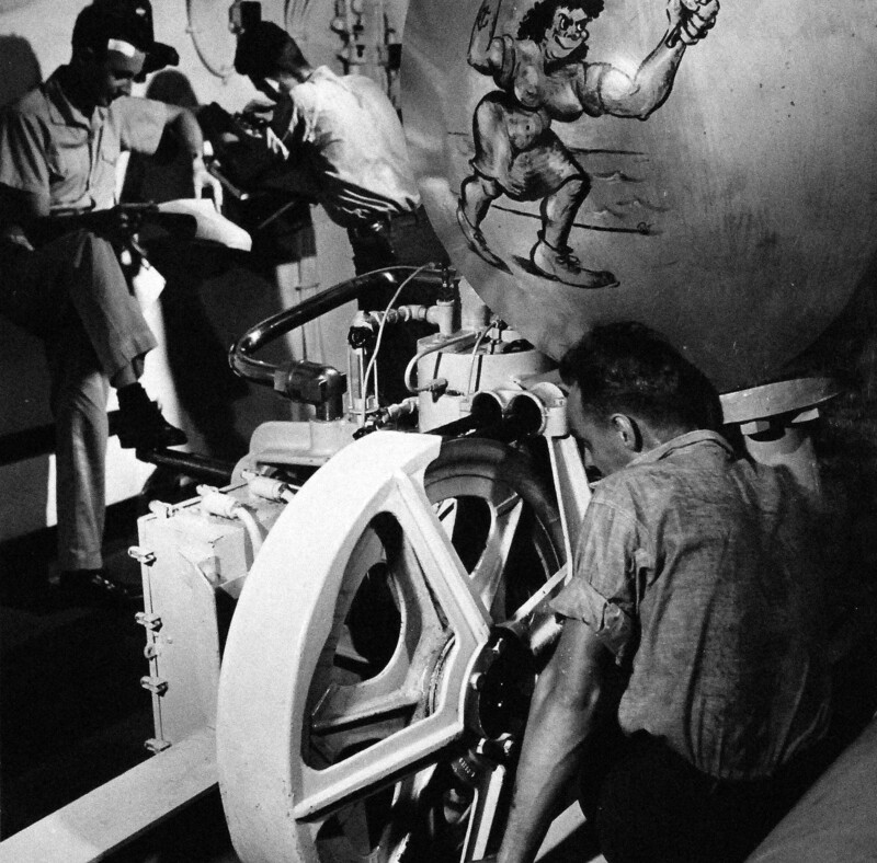 USS Monterey (CVL-26) - N613E.jpg :: USS Monterey (CVL-26), Light Aircraft Carrier, WW II - US NAVY PHOTO: AMM3/C William Thompos, USNR, cleaning catapult machinery aboard USS Monterey (CVL-26). Photographed by Lieutenant Victor Jorgensen, Jul 1944.