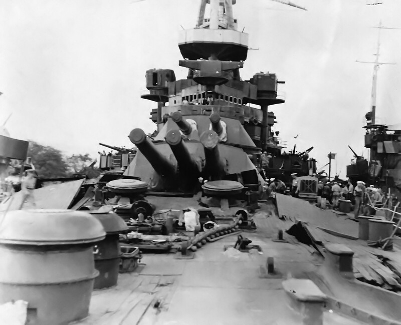 USS Nevada (BB-36) - N3061G.jpg :: USS Nevada (BB-36), Battleship, WW II - US NAVY PHOTO: View of the wrecked ships at the Navy Yard. USS Nevada (BB-36), bow looking aft. Photographed on 12 Dec 1941.