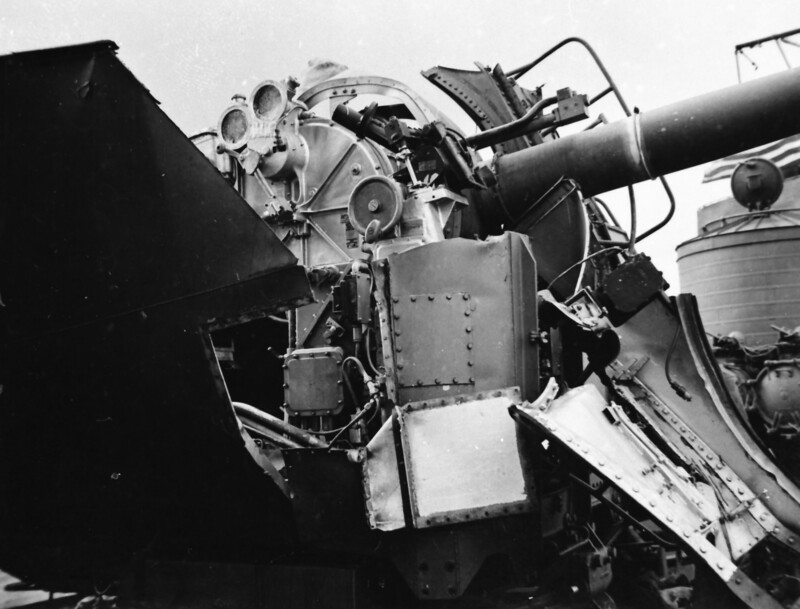 USS Nicholas (DD-449) - N4700A.jpg :: USS Nicholas (DD-449), Destroyer, WW II - US NAVY PHOTO: Damage aboard the USS Nicholas (DD-449) due to fire, 28 Jun 1943.
