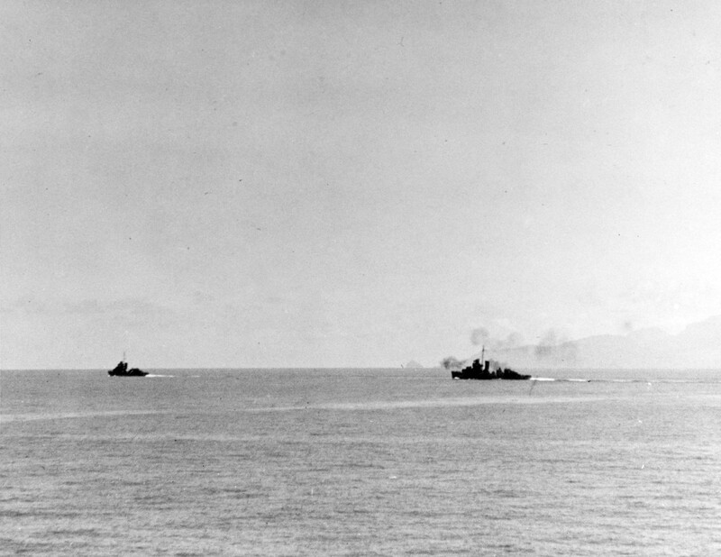 USS Patterson (DD-392) - N4363F.jpg :: USS Patterson (DD-392), Destroyer, WW II - US NAVY PHOTO: Ships of Destroyer Squadron Four firing offset gunnery practice inside the Great Barrier Reef about ten miles north of the Palm Islands, off the Australian coast, 9 Oct 1942. The two ships are USS Mugford (DD-389), at left and, USS Patterson (DD-392), photographed from USS Helm (DD-388).