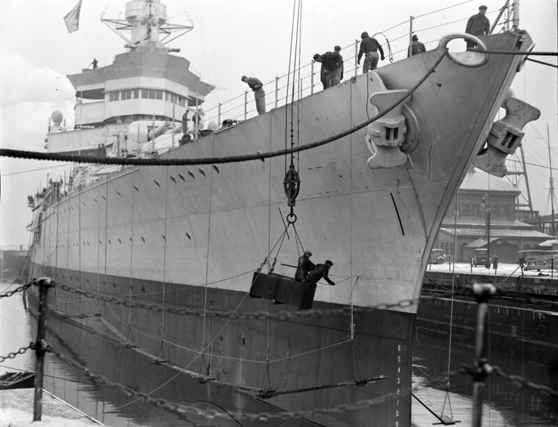 USS Portland (CA-33) - N1743C.jpg :: USS Portland (CA-33), Heavy Cruiser, Post-WW I - US NAVY PHOTO: USS Portland (CA-33) Boston Navy Yard, Dec 1932, prior to commissioning (note the snow on the ground).