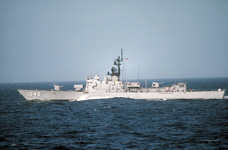 USS Sample (FF-1048) - N27023.jpg :: USS Sample (FF-1048), Frigate, Post-Vietnam War - US NAVY PHOTO: 1 Jul 1986: At sea - Aerial port beam view of the USS Sample (FF-1048) underway during a midshipman