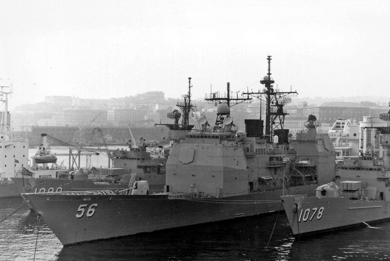 USS San Jacinto (CG-56) - N25924E.jpg :: USS San Jacinto (CG-56),Guided Missile Cruiser, Iraq War - US NAVY PHOTO: Mediterranean - USS San Jacinto (CG-56) moored in Naples, Italy, 15 Oct 1989.