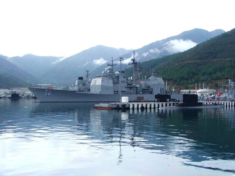 USS San Jacinto (CG-56) - N25924M.jpg :: USS San Jacinto (CG-56),Guided Missile Cruiser, Iraq War - US NAVY PHOTO: USS San Jacinto (CG-56), part of the USS Theodore Roosevelt Strike Group, making a port call at Marmaris, Turkey, 16 Feb 2006.