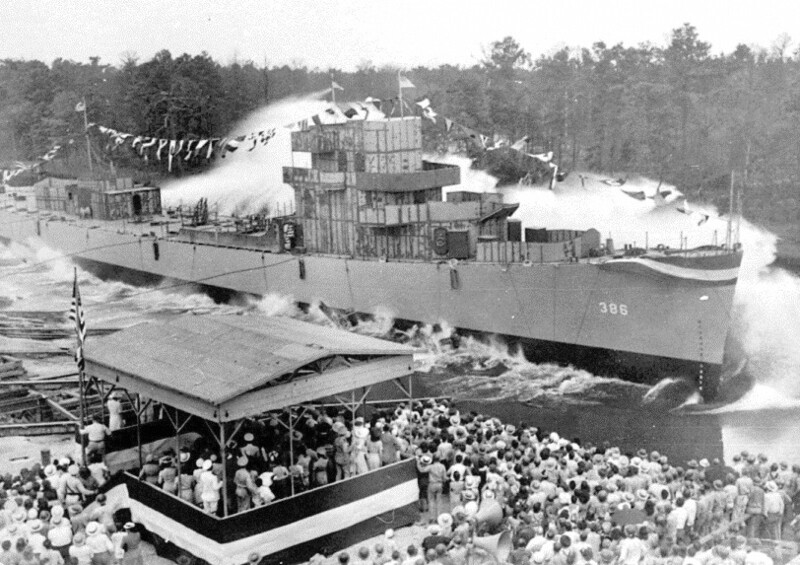 USS Savage (DE-386) - N11841H.jpg :: USS Savage (DE-386), Destroyer Escort, WW II - US NAVY PHOTO: The USS Savage (DE-386) glides gently into the water, 15 Jul 1943.

