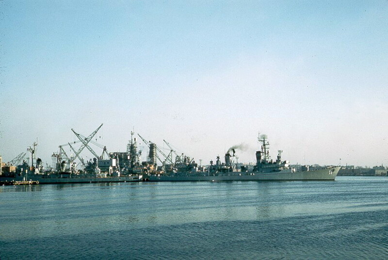 USS Sellers (DDG-11) - N25946M.jpg :: USS Sellers (DDG-11), Guided Missile Cruiser, Post-Vietnam War - US NAVY PHOTO: USS Sellers (DDG-11) at the Boston Naval Shipyard, 22 Dec 1961.