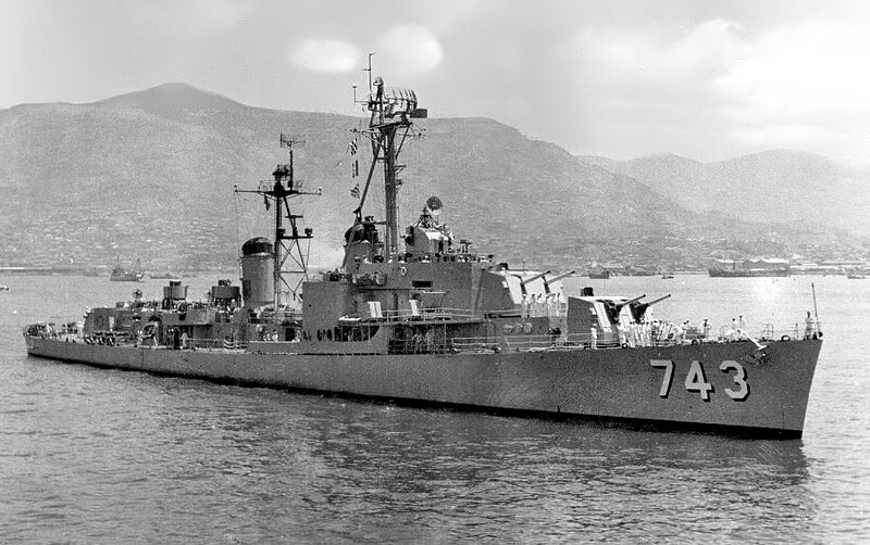 USS Southerland (DD-743) - N7113F.jpg :: USS Southerland (DD-743), Destroyer, Post-Vietnam War - US NAVY PHOTO: USS Southerland (DD-743), undated, location unknown.
