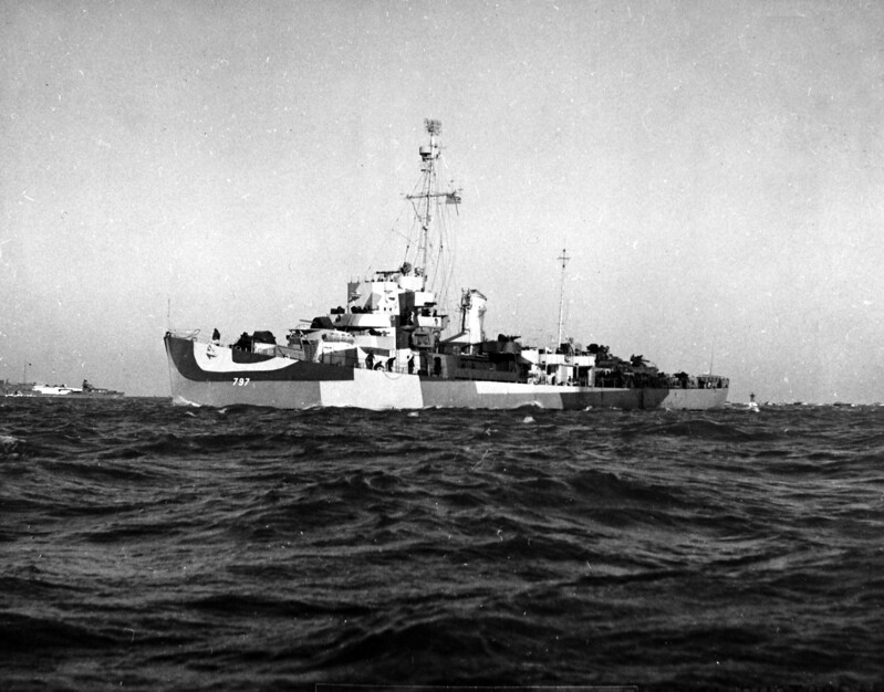 USS Weeden (DE-797) - N12882B.jpg :: USS Weeden (DE-797), Destroyer Escort, WW II - US NAVY PHOTO: USS Weeden (DE-797) surface broad on bow, camouflage, 19 Jan 1945.
