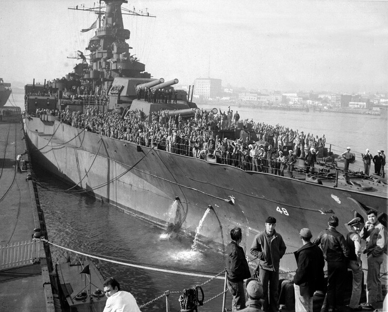 USS West Virginia (BB-48) - N3184H.jpg :: USS West Virginia (BB-48), Battleship, Post-WW II - US NAVY PHOTO: Battleship USS West Virginia (BB-48) brings back 2100 GI's for discharge. GI's jam every available space on deck & on turrets upon arrival in Los Angeles from Honolulu on 13 Nov 1945.
