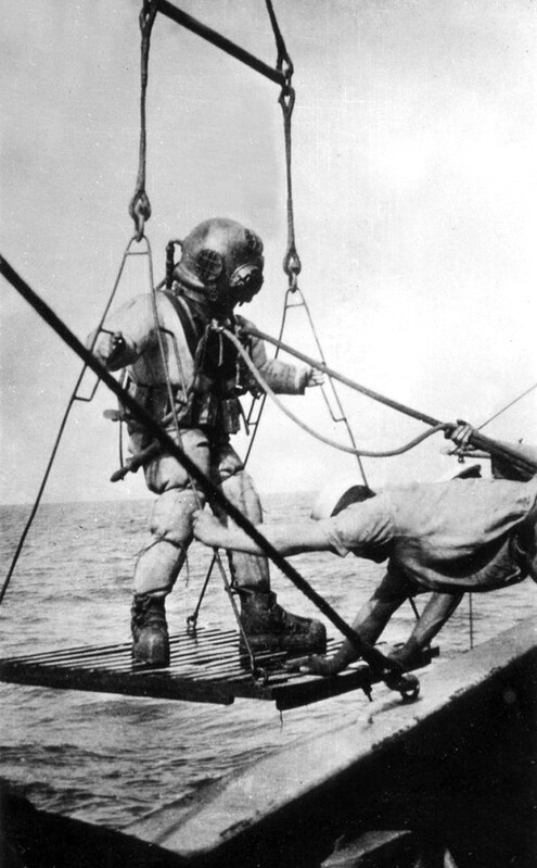 USS West Virginia (BB-48) - N3184L.jpg :: USS West Virginia (BB-48), Battleship, WW II - US NAVY PHOTO: Diver off the USS West Virginia (BB-48), circa 1940.