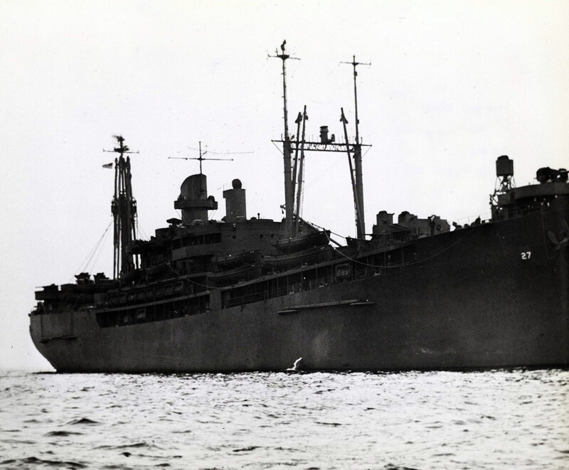 USS Yellowstone (AD-27) - N15472.jpg :: USS Yellowstone (AD-27), Destroyer Tender, Korean War - US NAVY PHOTO: USS Yellowstone (AD-27) surface 3/4 bow, underway, 17 Nov 1950.