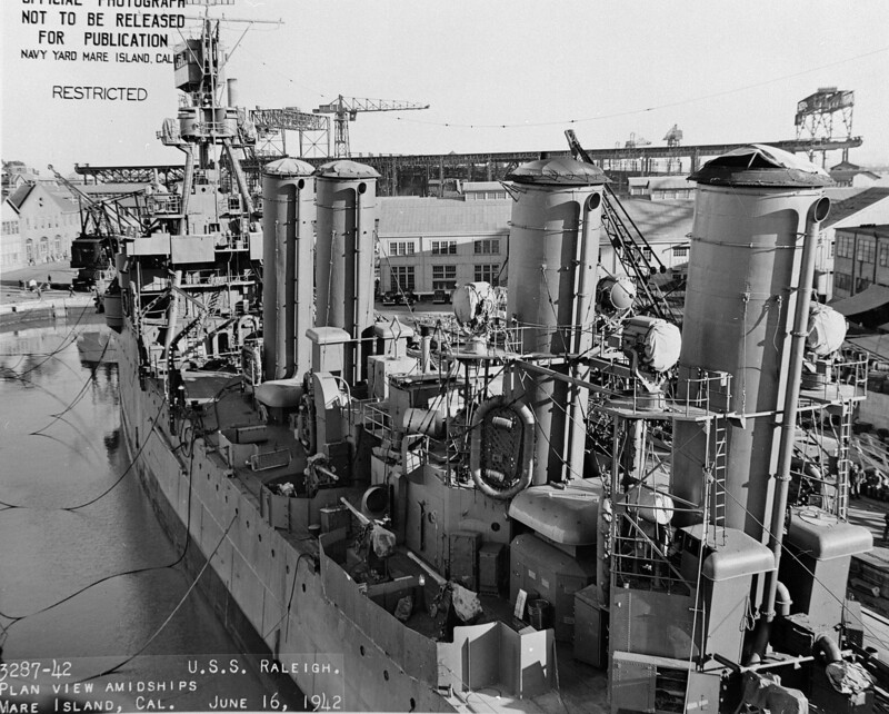 USSs Raleigh (CL-7) - N2184.jpg :: USS Raleigh (CL-7), Light Cruiser, WW II - US NAVY PHOTO: USS Raleigh (CL-7) shipboard Mare Island, amidships, 16 Jun 1942.