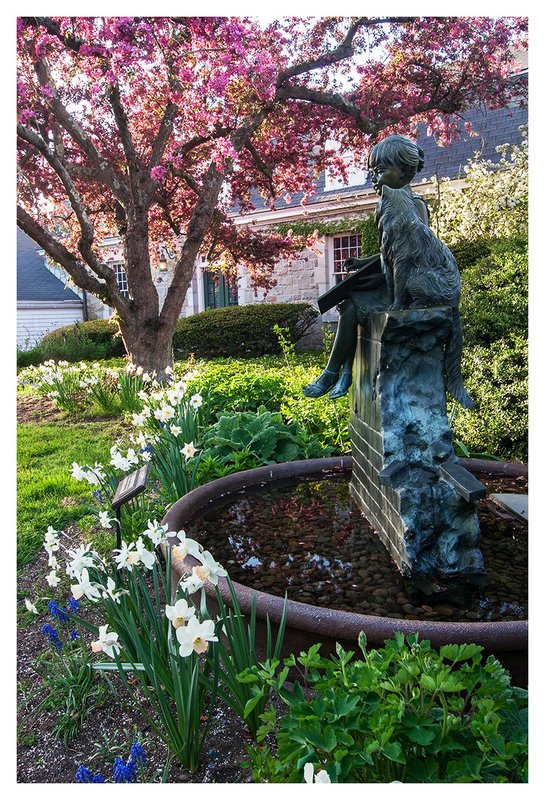 Membership-Yard-and-Fountain.jpg