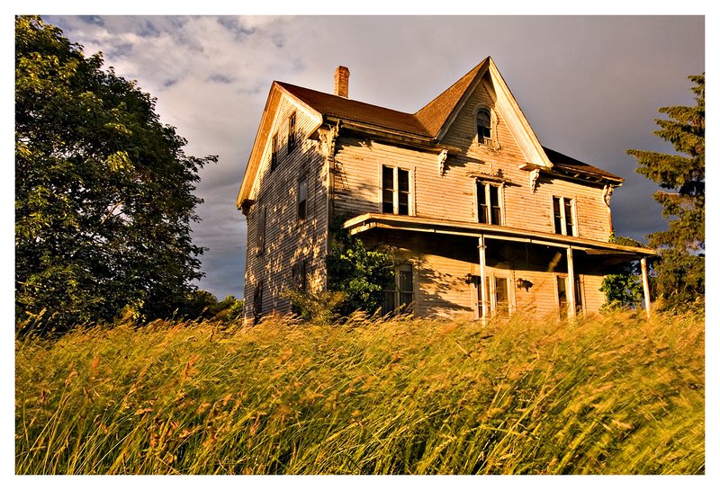 anyone home.jpg :: Mystic - An old abandoned farm house that has seen better days.