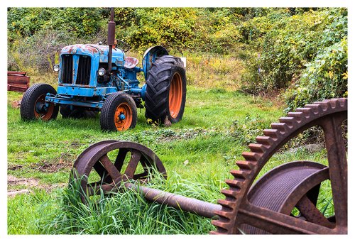 Click to view Blue-Farm-Tractor.jpg Blue-Farm-Tractor.jpg