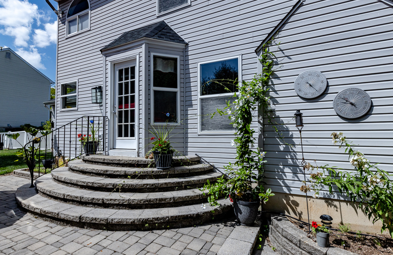 1019 Riverwalk Dr-41.jpg