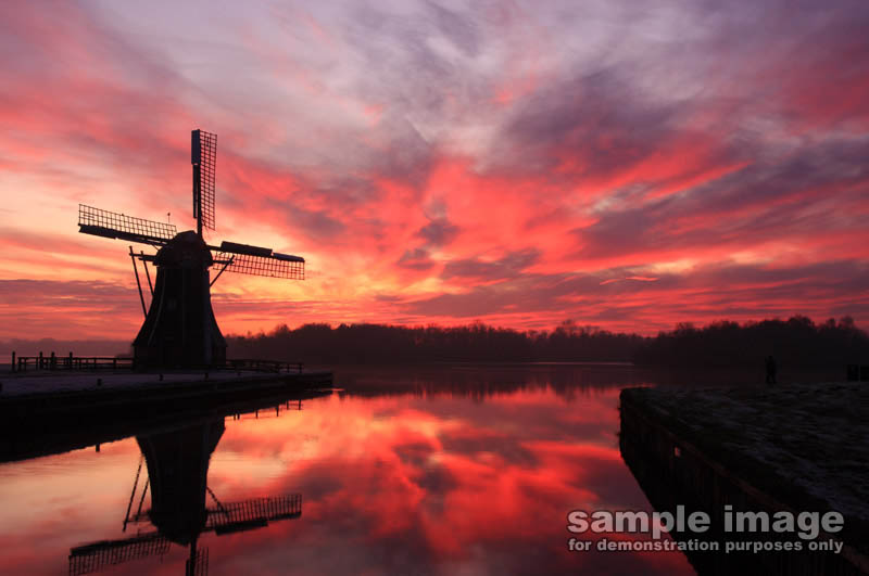 windmills-sp-002.jpg :: Old Windmill with brilliant skiy