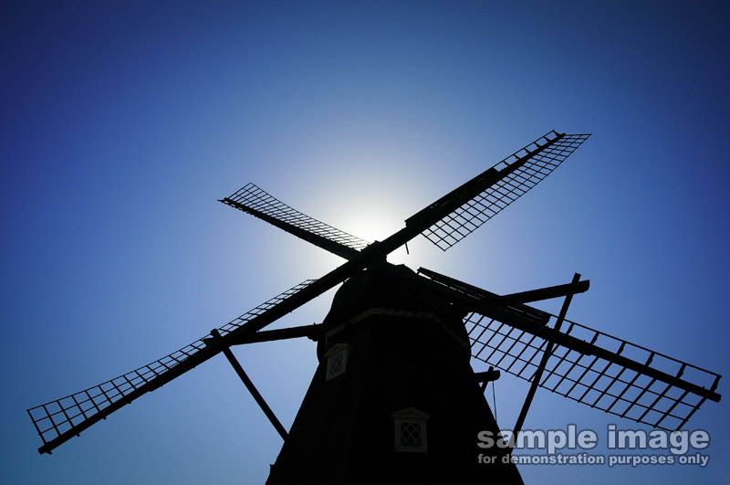 windmills-sp-004.jpg :: Old Windmill with brilliant skiy