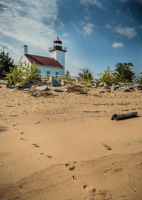 TSJ_20140920_90021.jpg :: Sand Point Light Lighthouse
Michigan 