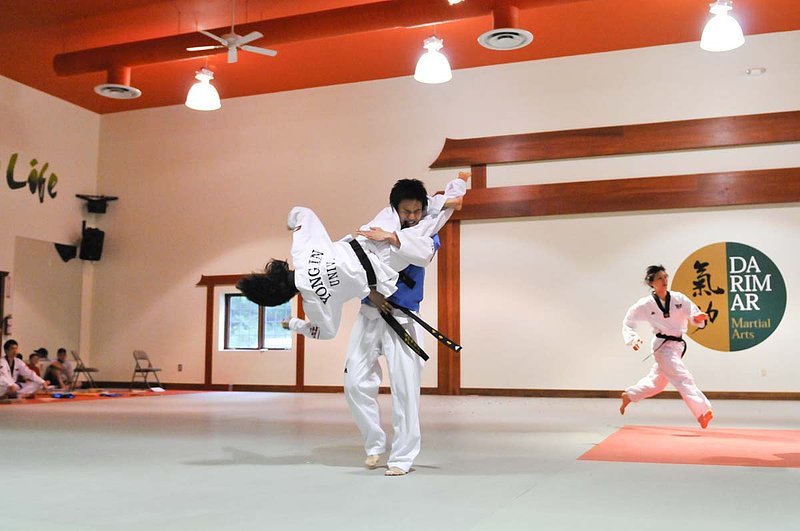 Yongin Univ Demo_0795028.jpg :: Tae Kwon Do Demonstration
