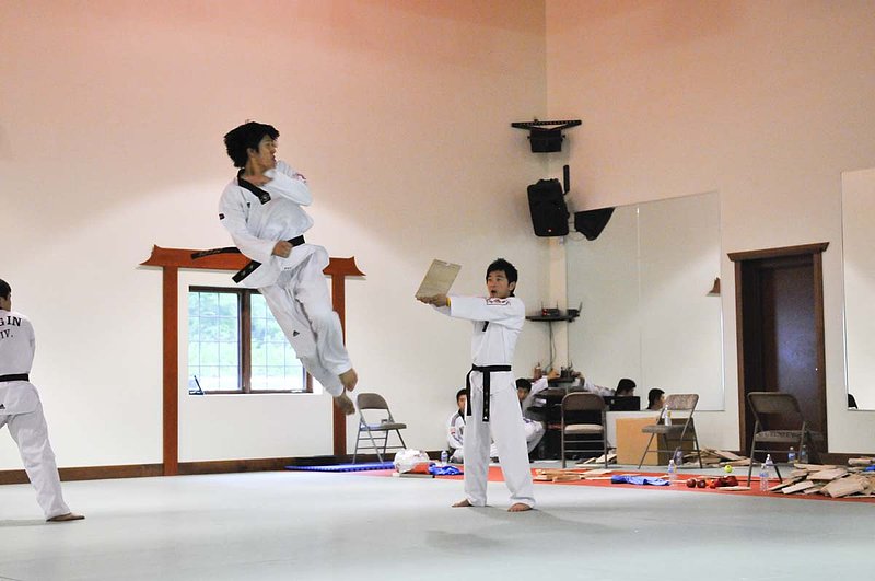 Yongin Univ Demo_0795058.jpg :: Tae Kwon Do Demonstration