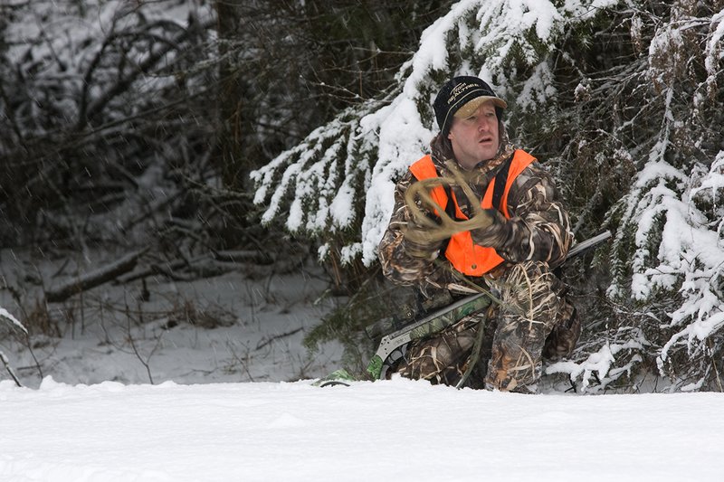 ©TC-Muzzleloader Hunter In Snow-D90008-00473.jpg
