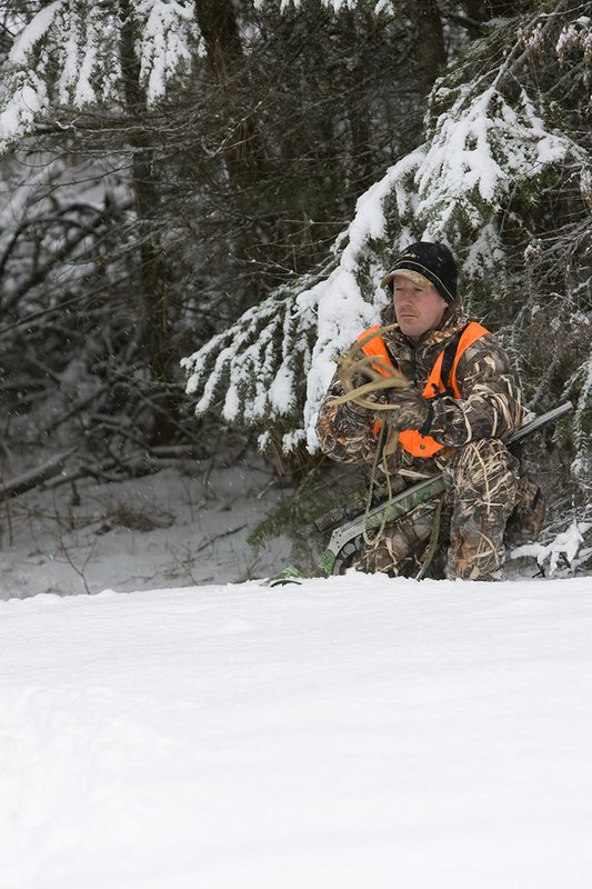 ©TC-Muzzleloader Hunter In Snow-D90008-00499.jpg
