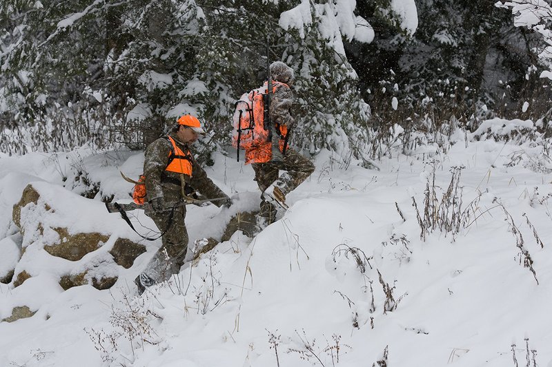 ©TC-Rifle Hunter in Snow-D089999-00260.jpg