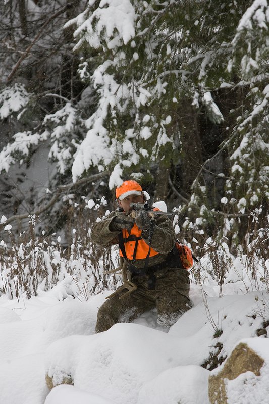 ©TC-Rifle Hunter in Snow-D089999-00300.jpg