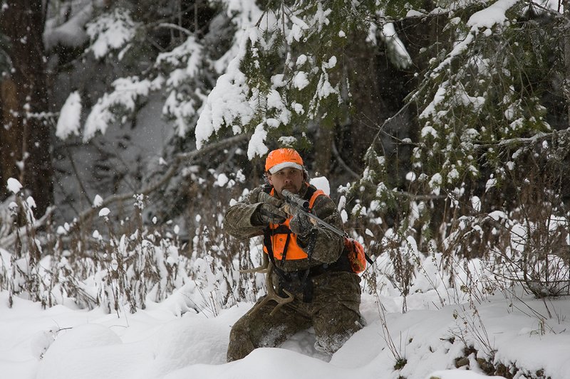 ©TC-Rifle Hunter in Snow-D089999-00304.jpg