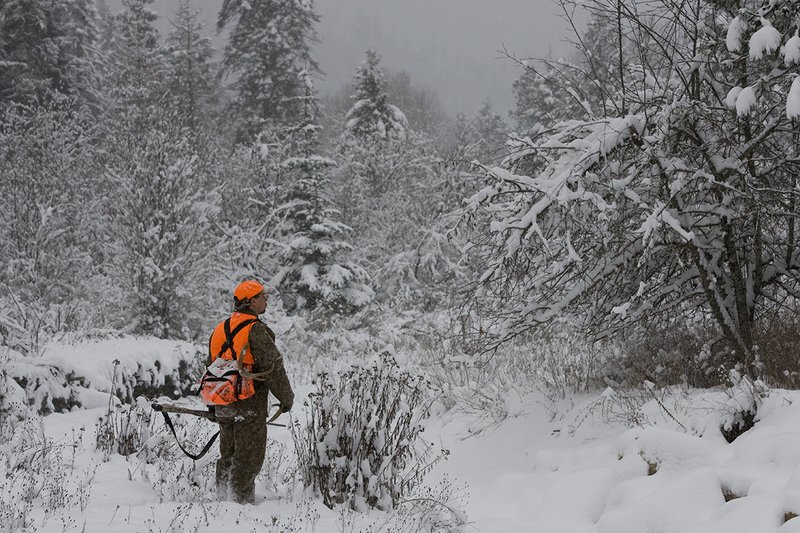 ©TC-Rifle Hunter in Snow-D089999-00316.jpg