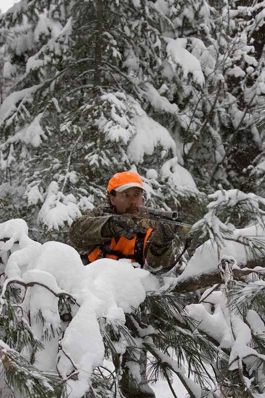 ©TC-Rifle Hunter in Snow-D089999-00324.jpg