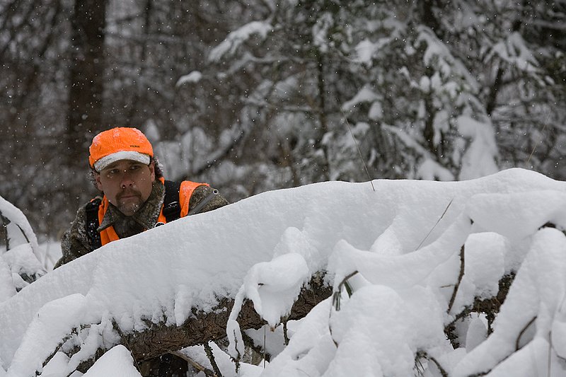 ©TC-Rifle Hunter in Snow-D089999-00332.jpg