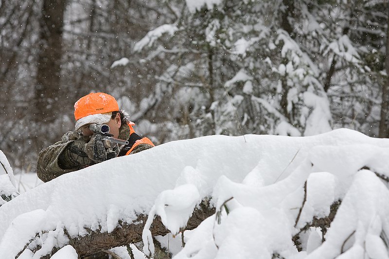 ©TC-Rifle Hunter in Snow-D089999-00348.jpg