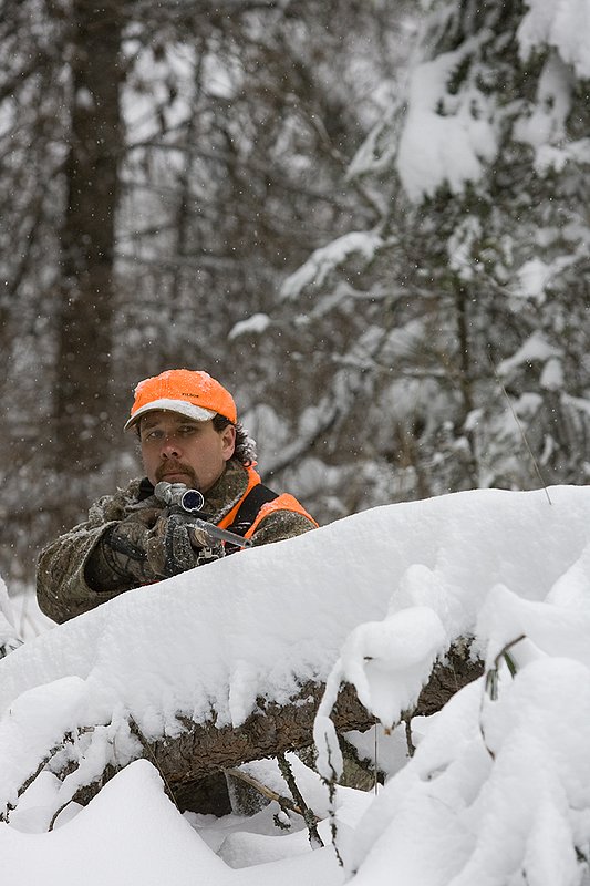 ©TC-Rifle Hunter in Snow-D089999-00352.jpg