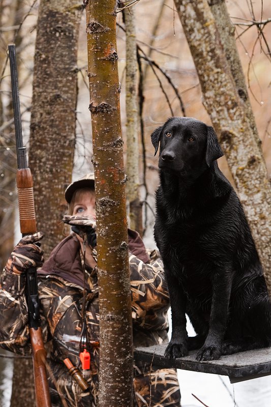 TC-Hunt-Women Waterfowl-D90081-00070.jpg :: Women Hunting Waterfowl in Flooded Timber, Advantage MaX-4HD Camo, Black Lab dog on platform