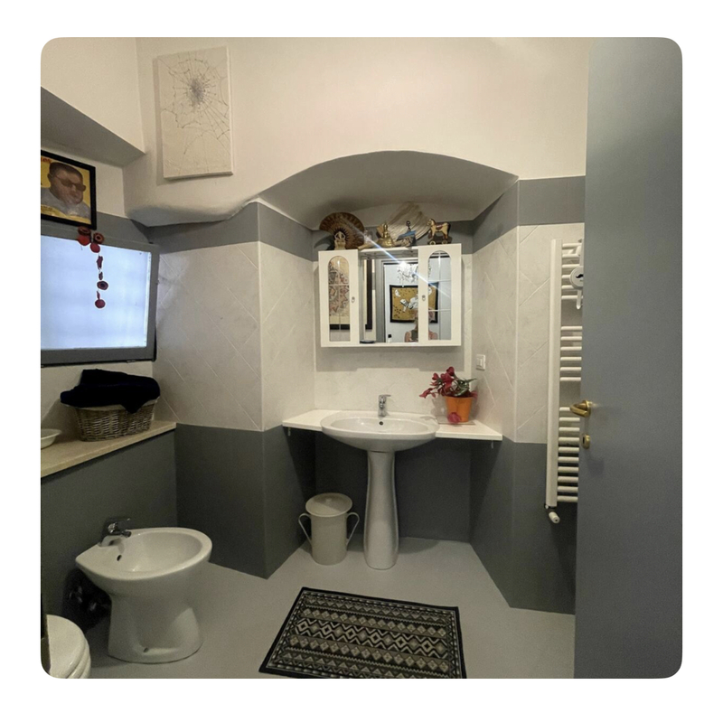 Private bathroom with shower.jpg