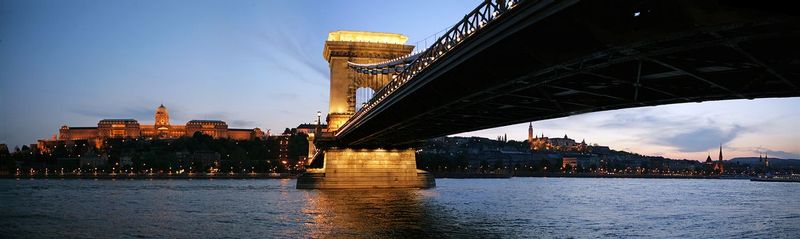 Budapest Lanchid.jpg